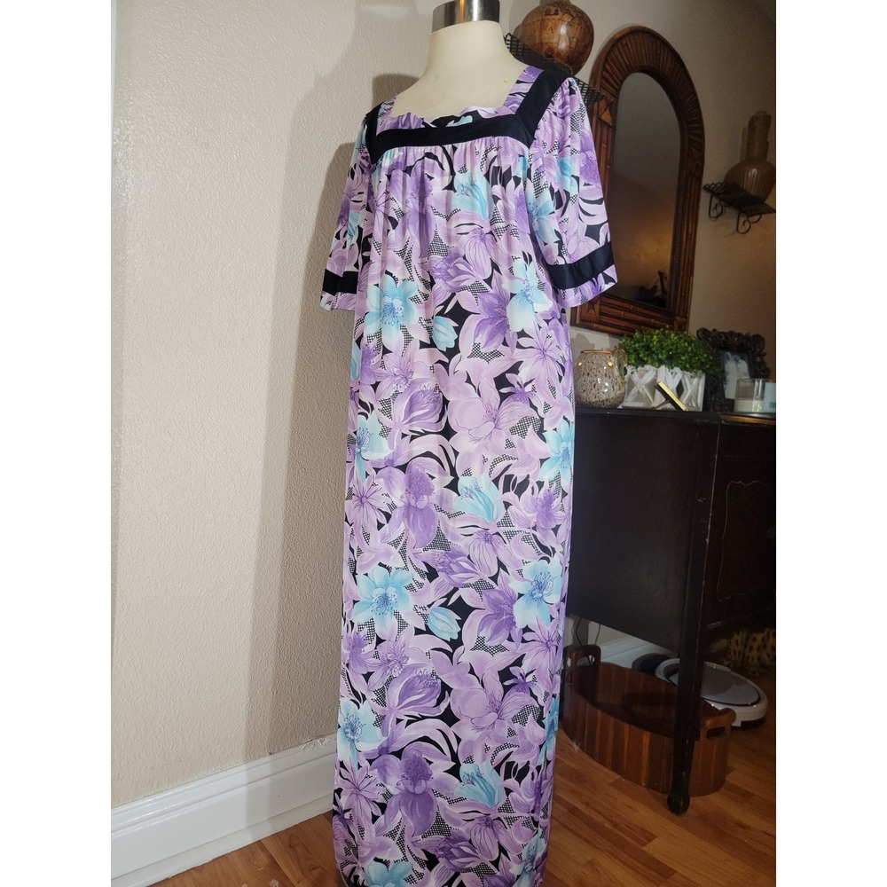 Vintage 60s 70s Caftan Flowy Purple Dress Kaftan Hippie Boho Resort C18